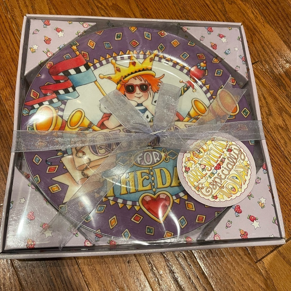 Mary Engelbreit ME Queen for the Day 10.5” Plate Enesco 2001 Bright